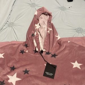 Vera Wang women’s long sleeve hooded nightgown. Size Medium. Pink/Mauve w/stars